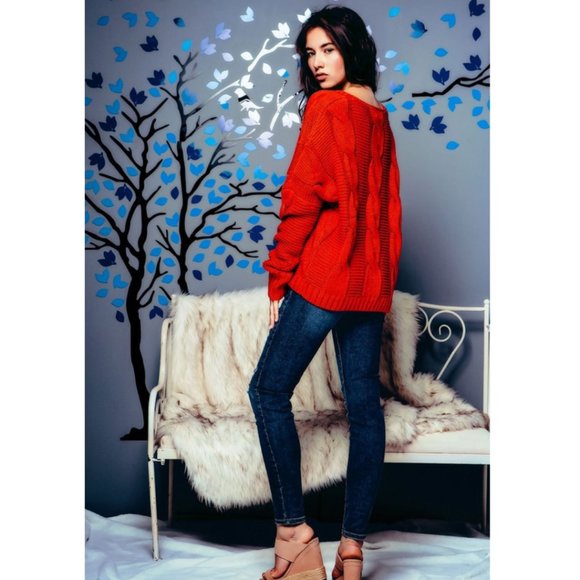 🥳🥳HP🥳🥳 Chunky Red Knit V-Neck Sweater NWT - Picture 3 of 5